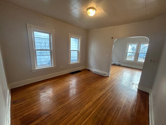 121 Elba St, Unit 1 in Rochester, NY - Foto de edificio - Building Photo