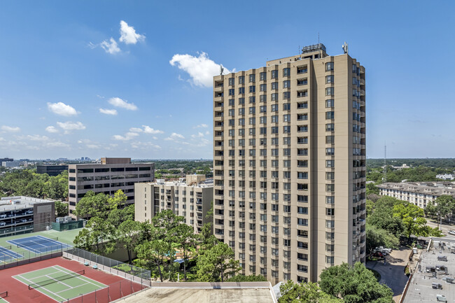 Woodway Place Condos in Houston, TX - Building Photo - Building Photo