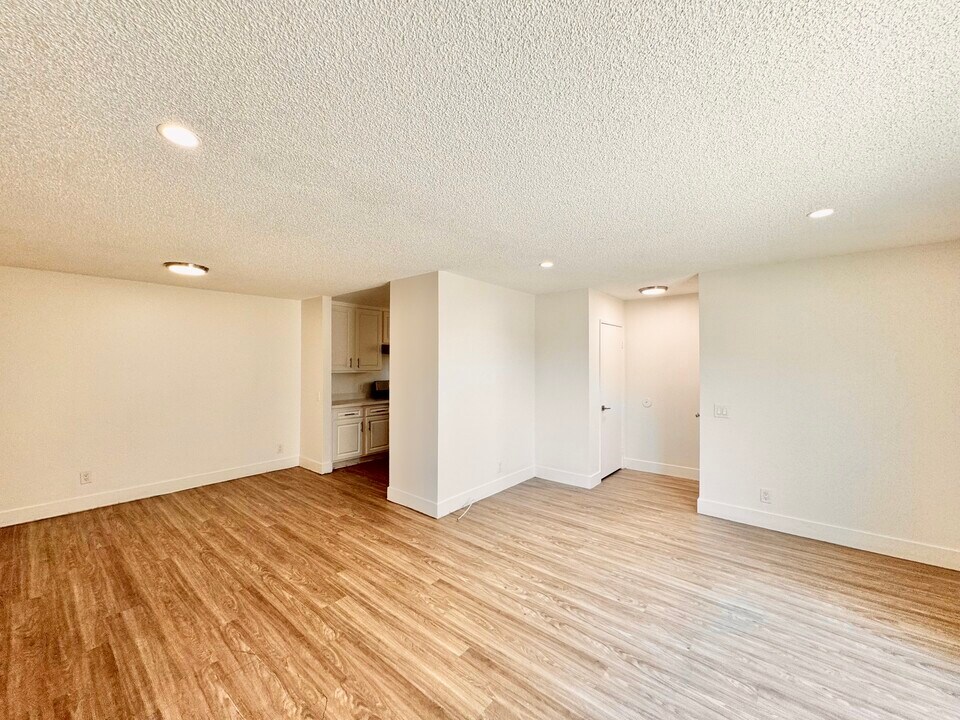 812 E 28th St in Los Angeles, CA - Building Photo