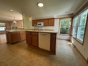 7006 Parker Hill Dr in Madison, WI - Building Photo - Building Photo
