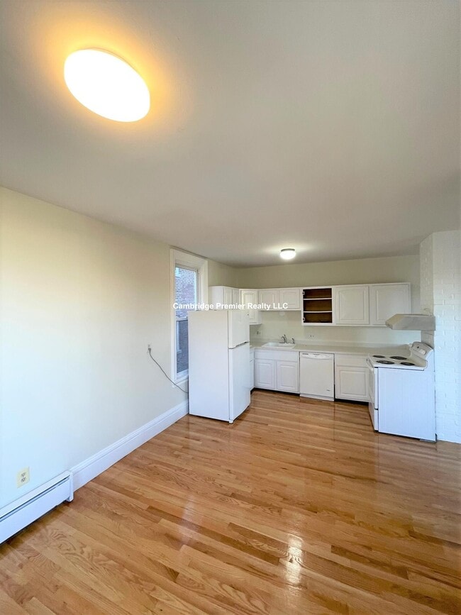 14 Chestnut St, Unit 4