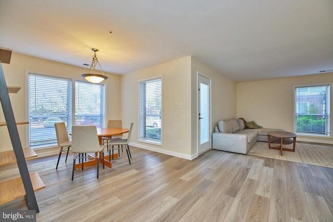 property at 3178 Summit Square Dr
