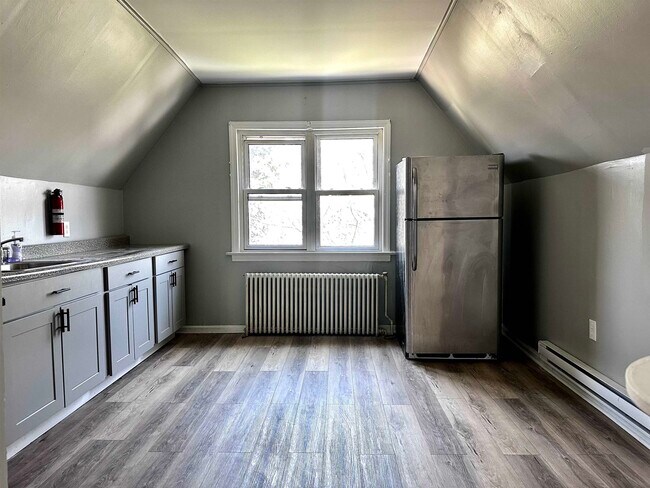 24 Wegman Pkwy in Jersey City, NJ - Building Photo - Building Photo
