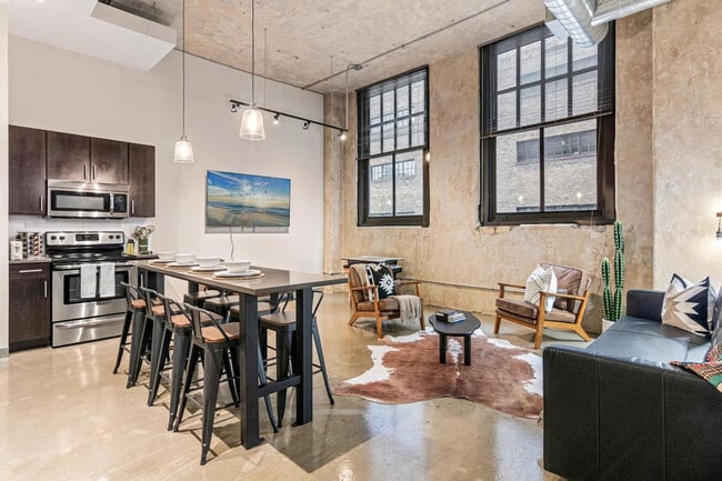 property at 301 N 7th Ave