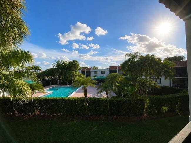 property at 286 Racquet Club Rd
