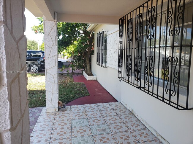 1370 NW 116th Terrace in Miami, FL - Building Photo - Building Photo