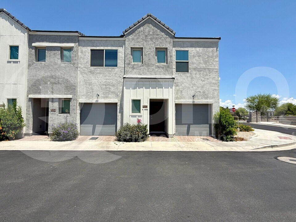 2234 W El Caro Dr in Phoenix, AZ - Building Photo