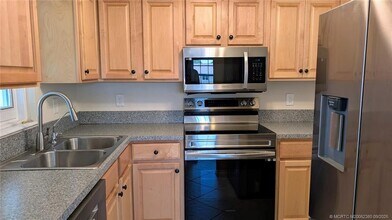 1563 SE Royal Green Cir in Port St. Lucie, FL - Building Photo - Building Photo