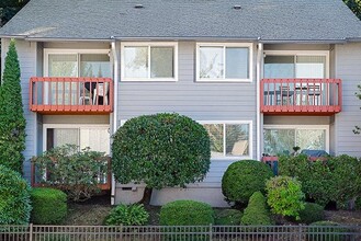 Fairmount Park Apartments in Salem, OR - Building Photo - Building Photo