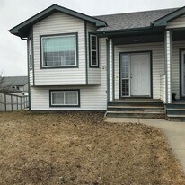 22 Kirk Close in Red Deer, AB - Building Photo