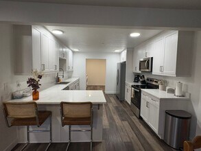 380 Utah Ave in Hildale, UT - Foto de edificio - Building Photo