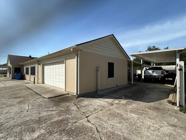 2125 Highway 182 E in Morgan City, LA - Building Photo - Building Photo