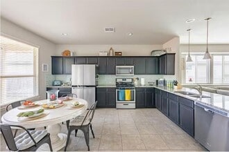 106 Alford St in San Marcos, TX - Building Photo - Building Photo