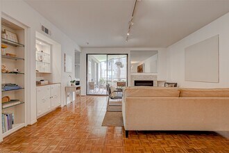 5210 Weslayan St in Houston, TX - Building Photo - Building Photo