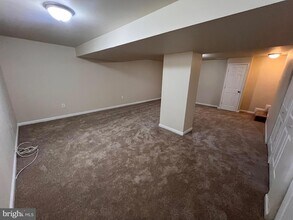 13 Dinsdale Ct, Unit 308 ADA in Silver Spring, MD - Building Photo - Building Photo