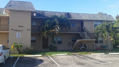 Boston Terrace Apartments in Lake Worth, FL - Building Photo - Building Photo