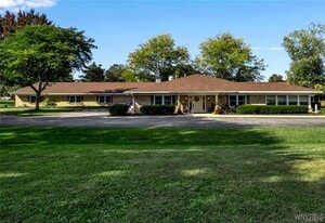 459 E Oak Orchard St in Medina, NY - Building Photo