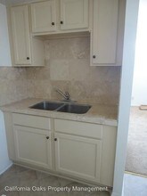 2457 Pierpont Blvd in Ventura, CA - Building Photo - Building Photo