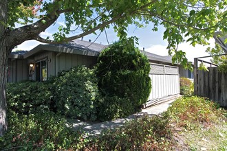 1026 1st St W in Sonoma, CA - Foto de edificio - Building Photo