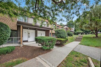 424 Carpenter Ave in Newburgh, NY - Building Photo - Building Photo