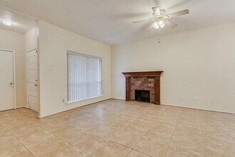 1920 Augusta Dr in Houston, TX - Building Photo - Building Photo