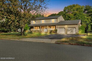 15 Harbor Ct in West Long Branch, NJ - Building Photo