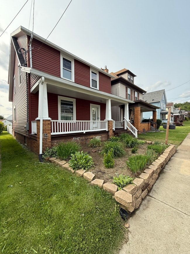 215 N Mercer Ave in New Brighton, PA - Building Photo - Building Photo