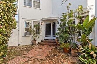 439 S Palm Dr, Unit 441 1.2 in Beverly Hills, CA - Building Photo - Building Photo