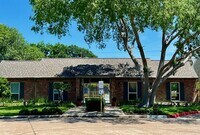 1023 Fountain View Dr photo'