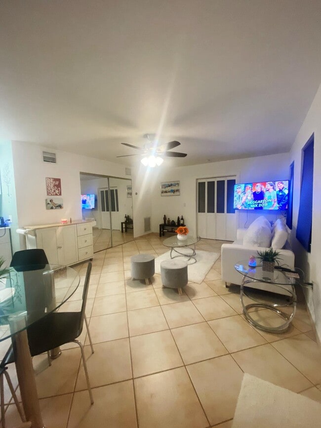 225 South Dr in Miami Springs, FL - Building Photo - Building Photo