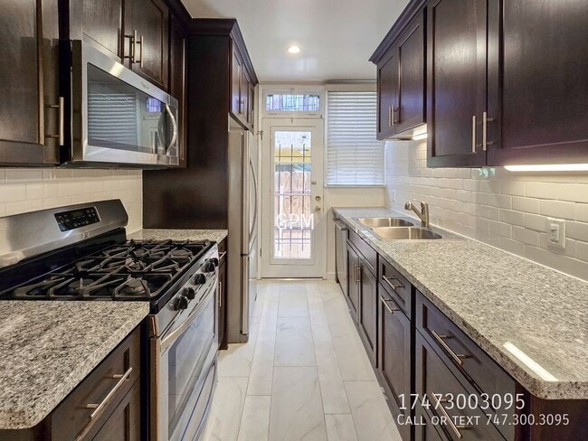 2004 N Vermont Ave in Los Angeles, CA - Building Photo - Building Photo