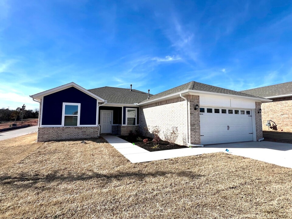 12405 Bluford Ln in Edmond, OK - Foto de edificio