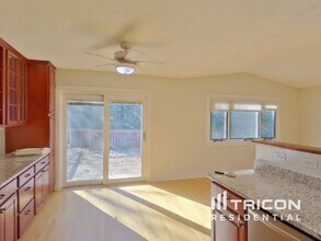 1701 116th St E in Burnsville, MN - Foto de edificio - Building Photo