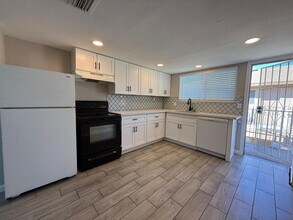 3302 W Loma Ln in Phoenix, AZ - Building Photo - Building Photo