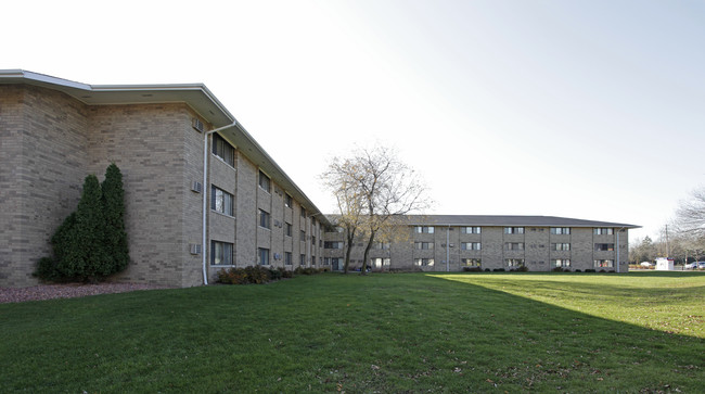 Hampton Regency Apartments in Butler, WI - Building Photo - Building Photo