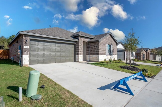 2412 Bronc Buster Way in Leander, TX - Foto de edificio - Building Photo