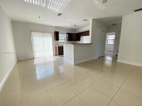 15660 NE 15th Ave in North Miami Beach, FL - Building Photo - Building Photo