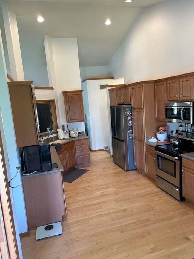 9402 Eagle Nest Ln in Middleton, WI - Building Photo - Building Photo