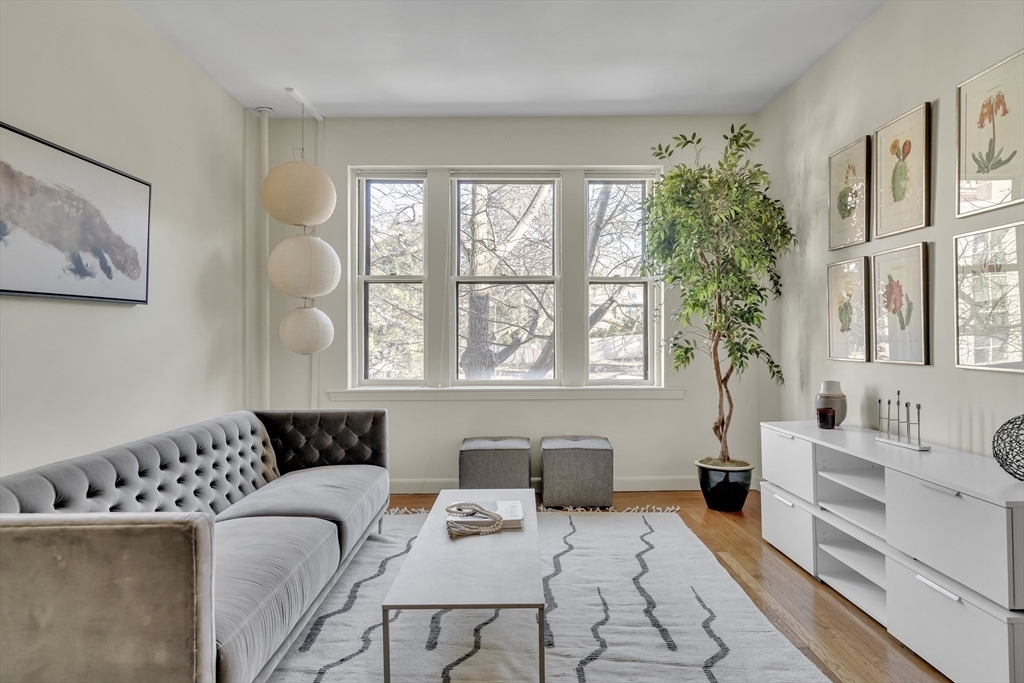 68 Marshal St, Unit #1 in Brookline, MA - Foto de edificio
