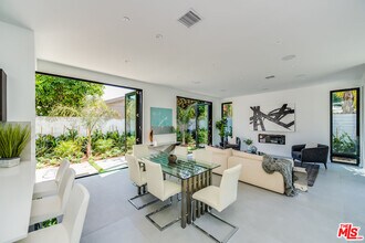 370 N San Vicente Blvd in West Hollywood, CA - Building Photo - Building Photo