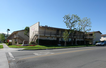 Pacifica Apartments in Costa Mesa, CA - Foto de edificio - Building Photo