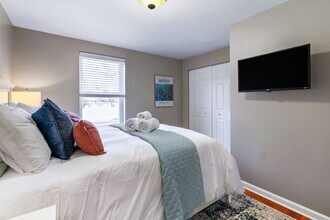 816 S Negley Ave, Unit #2 in Pittsburgh, PA - Foto de edificio - Building Photo