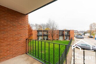 6151 W Thorndale Ave in Chicago, IL - Foto de edificio - Building Photo