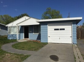 443 N Washington St in Moses Lake, WA - Building Photo