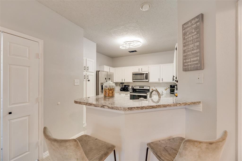 4477 Sierra Dr in Grand Prairie, TX - Building Photo