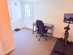 140 Stedman St, Unit 8 in Chelmsford, MA - Foto de edificio - Building Photo