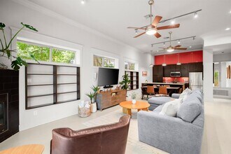2013 Ashby Ave in Austin, TX - Building Photo - Building Photo