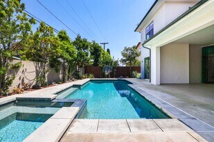 1650 Murano Pl in Costa Mesa, CA - Building Photo