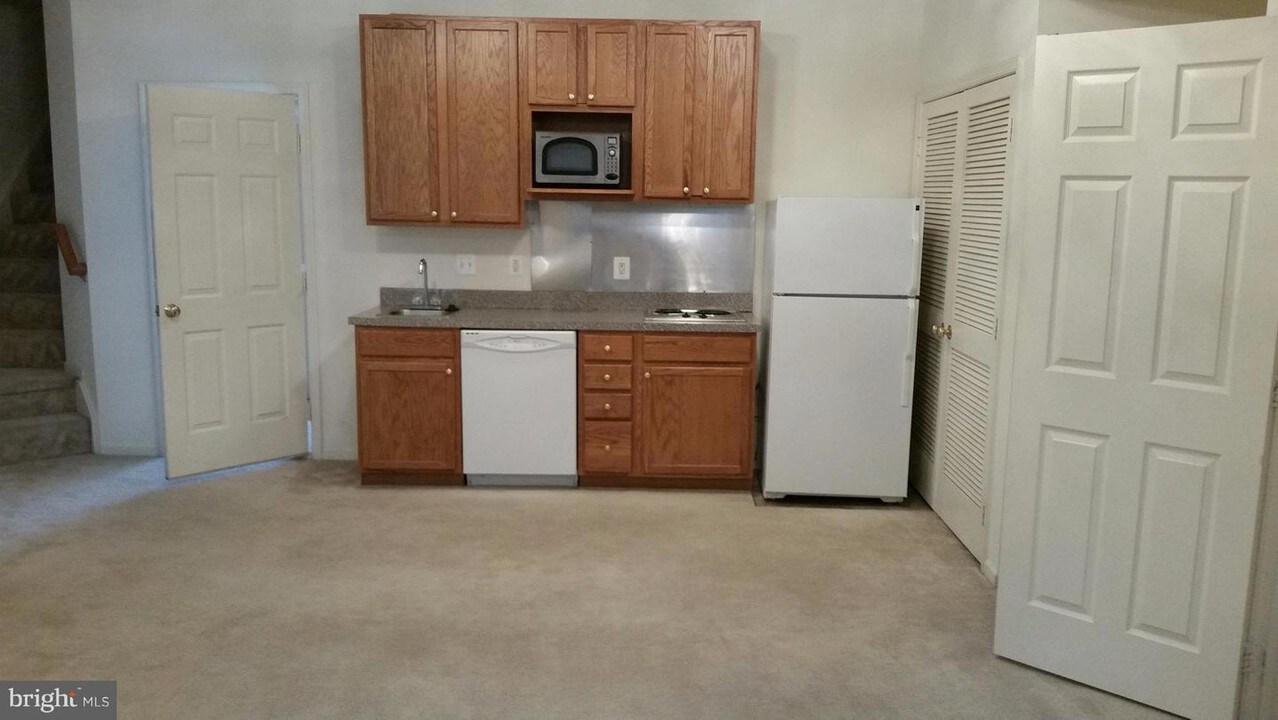 202 Spencer Terrace SE in Leesburg, VA - Foto de edificio