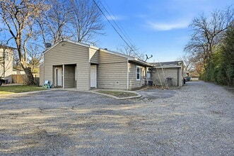 817 S Elm St in Sherman, TX - Building Photo - Building Photo